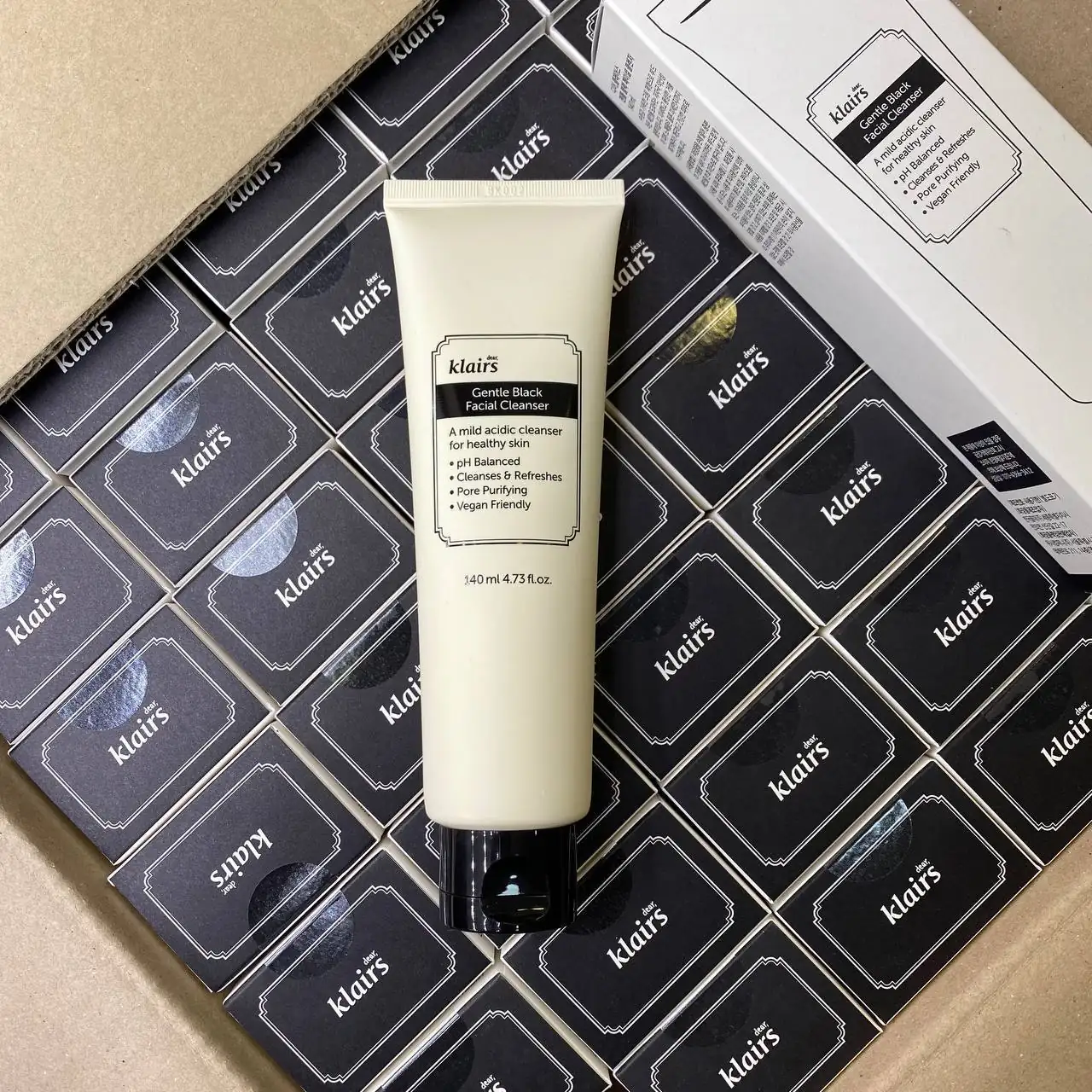 Мягкая очищающая пенка Dear, Klairs Gentle Black Facial Cleanser