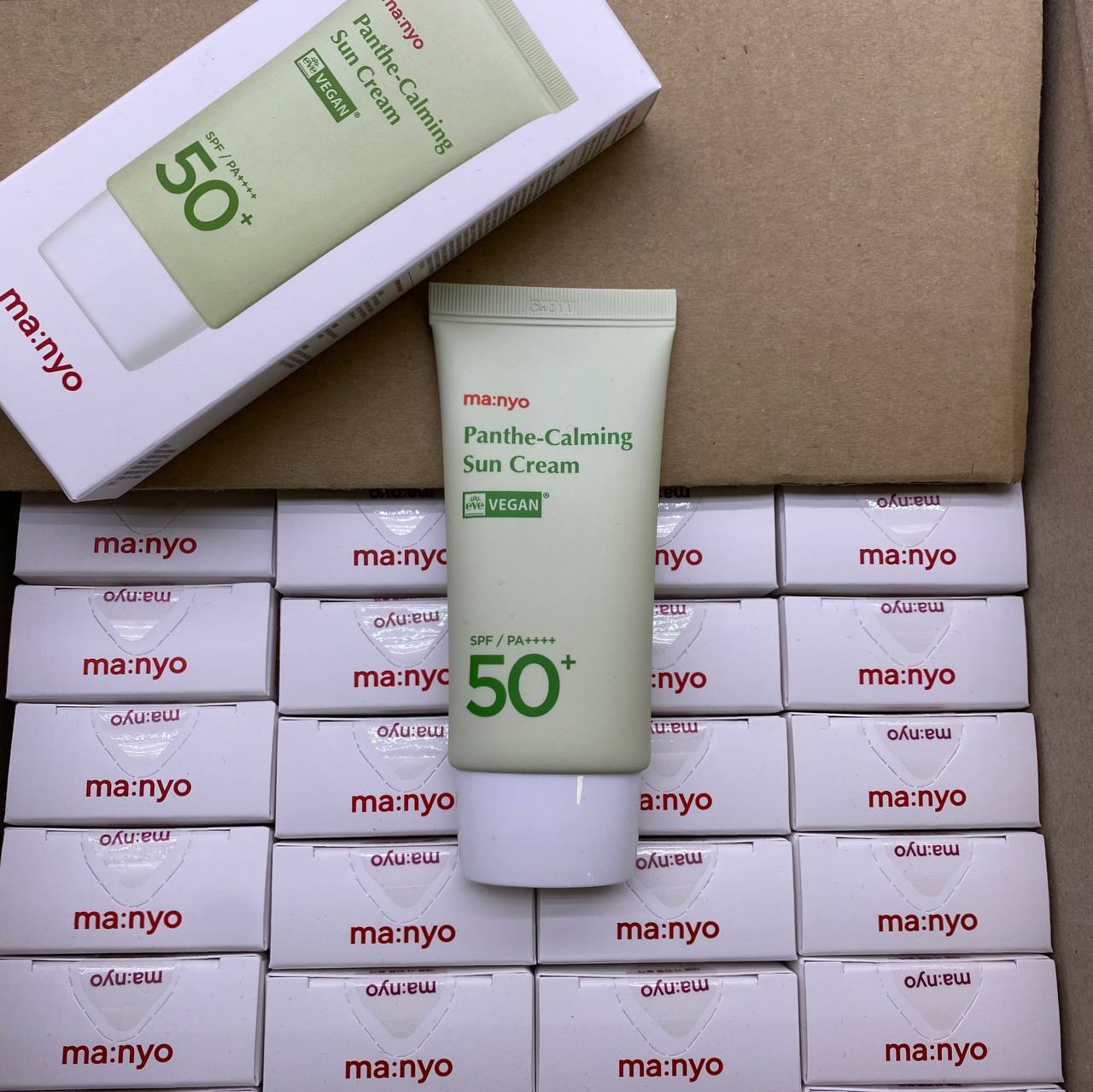 Солнцезащитный крем для чувствительной кожи Manyo Panthe-Calming Sun Cream SPF 50+ PA++++