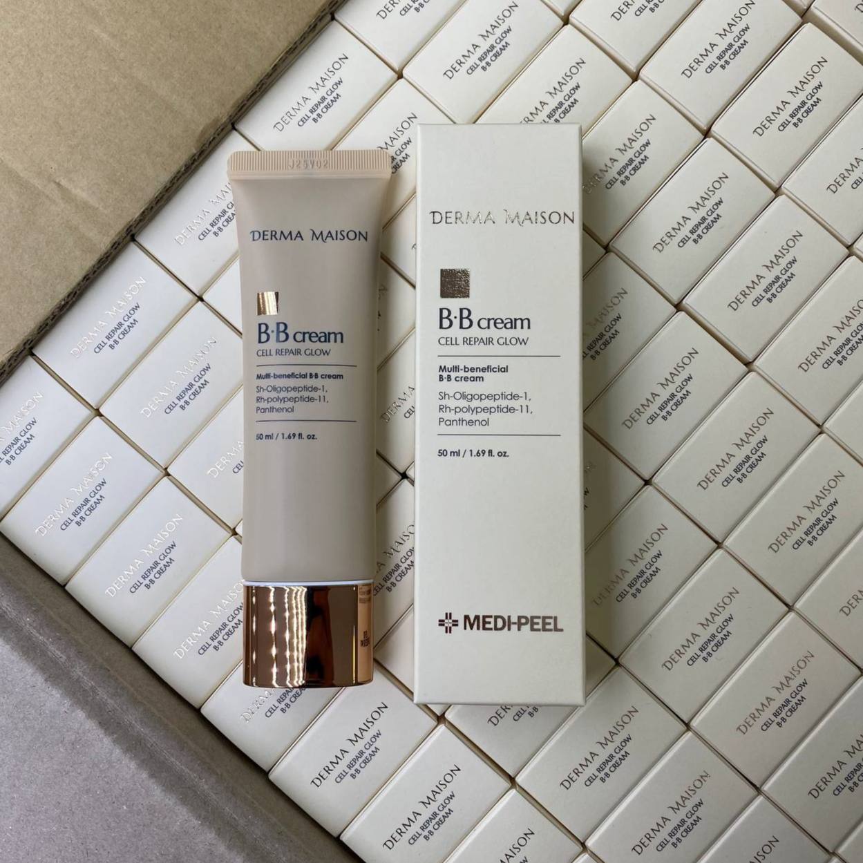 Восстанавливающий ВВ крем для сияния кожи Medi-Peel Derma Maison Cell Repair Glow BB Cream