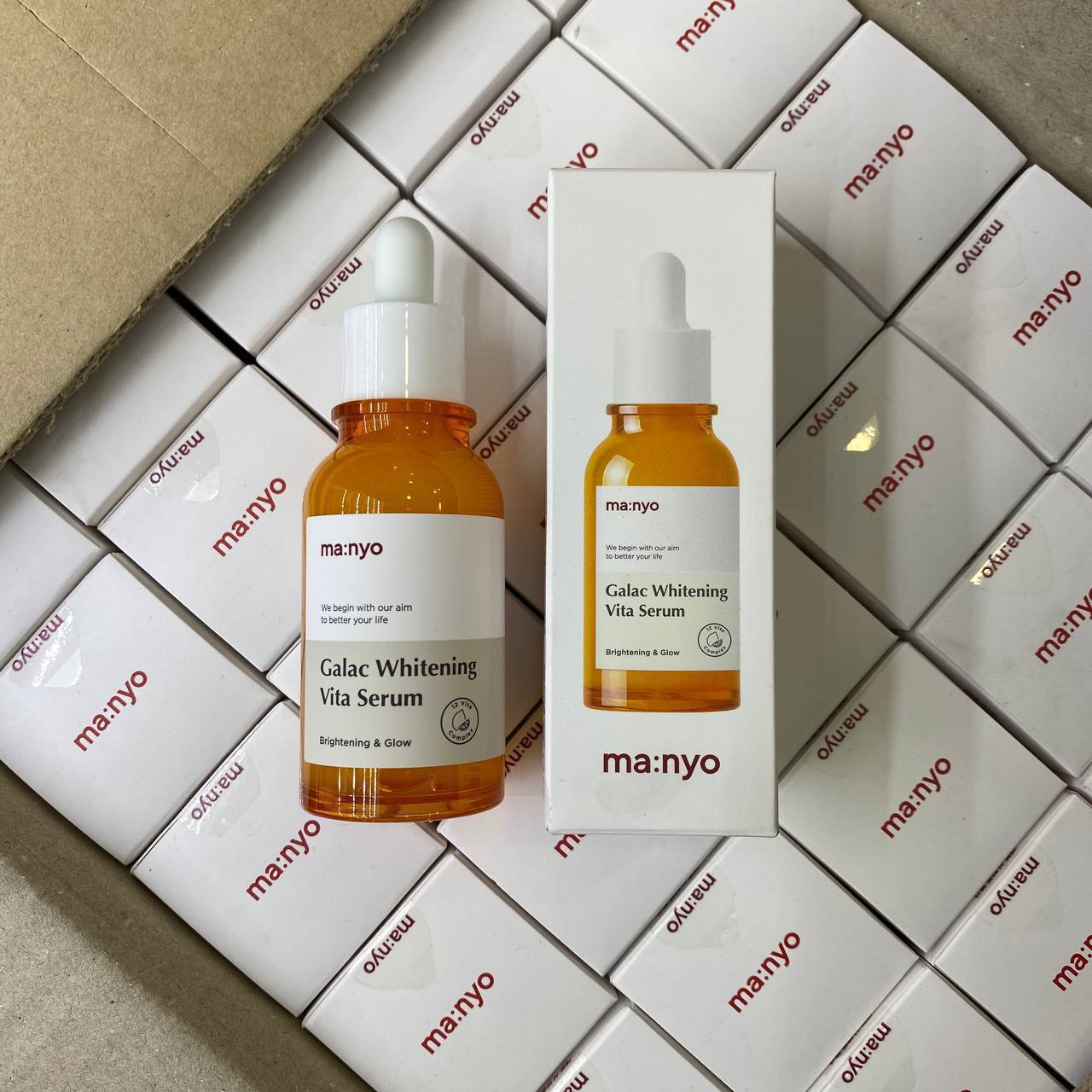 Мультивитаминная сыворотка для ровного тона кожи Manyo Galac Whitening Vita Serum