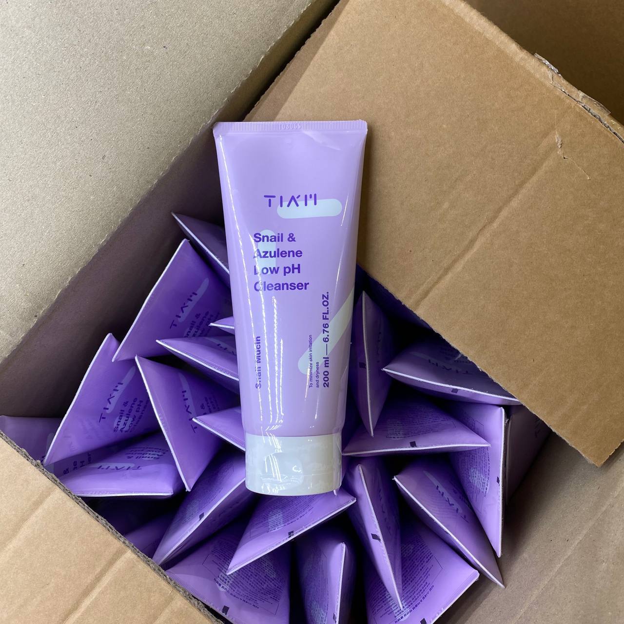 Успокаивающий гель для умывания с муцином TIAM Snail & Azulene Low pH Cleanser